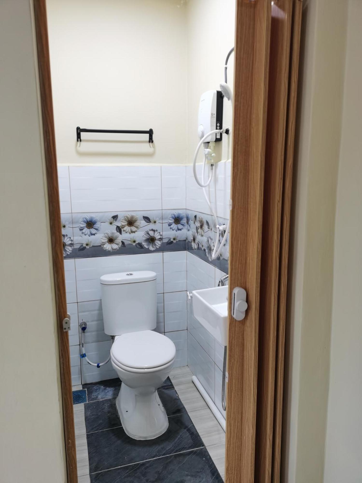 Roomstay Villa Tok Wan Kuantan Ngoại thất bức ảnh
